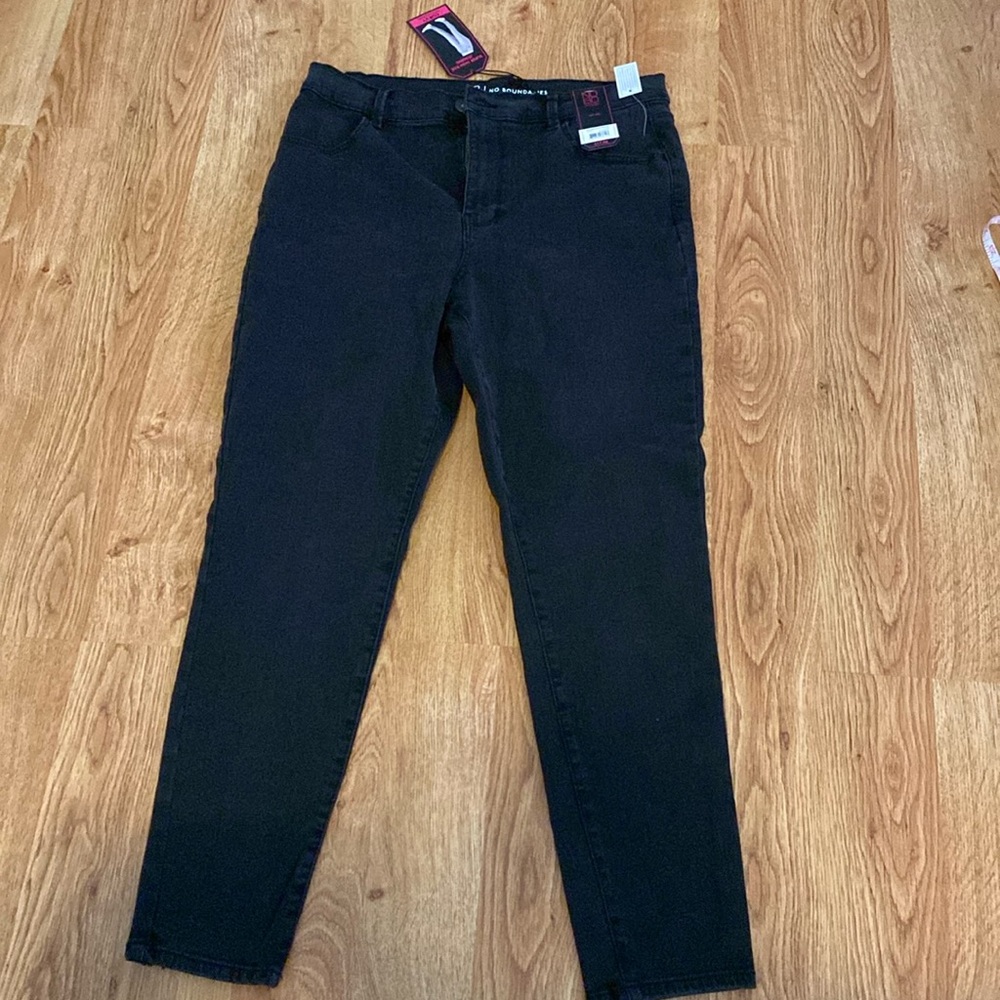 No Boundaries new black skinny jeans! Size 15